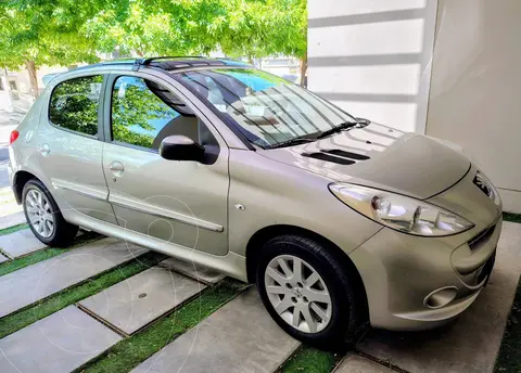 Peugeot 207 Compact 1.6 Feline 5P usado (2013) color Gris Cendre precio $12.000.000