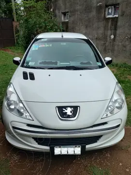 Peugeot 207 Compact 1.4 Active 5P usado (2014) color Blanco Banquise precio $10.500.000
