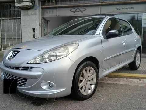 Peugeot 207 Compact 1.6 XT 5P usado (2012) color Plata precio $10.990.000