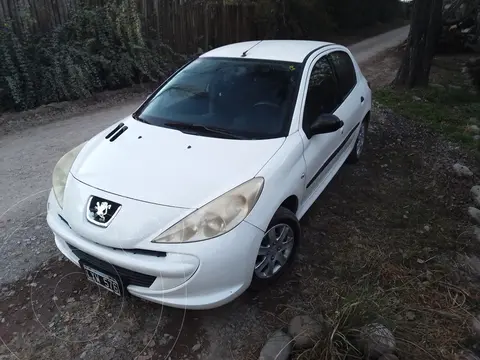 Peugeot 207 Compact 1.4 Active 5P usado (2012) color Blanco precio $8.000.000