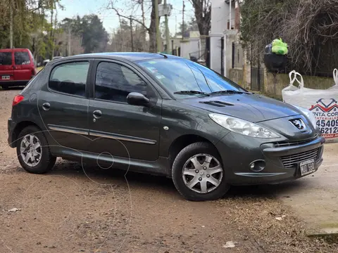 Peugeot 207 Compact 1.4 Allure 5P usado (2013) color Verde precio $8.900.000