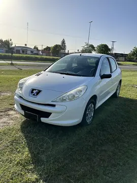 Peugeot 207 Compact 1.4 Active 5P usado (2013) color Blanco financiado en cuotas(anticipo $1.000.000 cuotas desde $300.000)