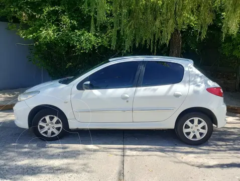 Peugeot 207 Compact 1.4 Allure 5P usado (2013) color Blanco precio u$s9.800