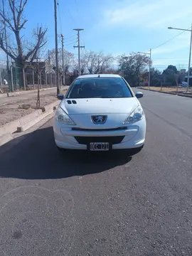 Peugeot 207 Compact 1.4 Allure 5P usado (2014) color Blanco precio $11.400.000