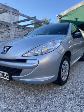 Peugeot 207 Compact 1.4 Allure 5P usado (2015) color Gris Grafito precio $11.500.000