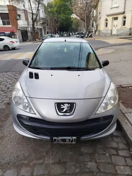 Peugeot 207 Compact 1.4 XR 3P usado (2010) color Plata precio $7.100.000