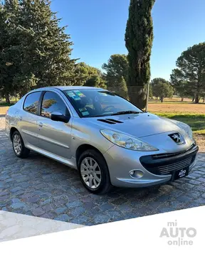 Peugeot 207 207 COMPACT 1.6 3 P XT PRE.//GRIFE usado (2011) color Gris precio $10.000.000