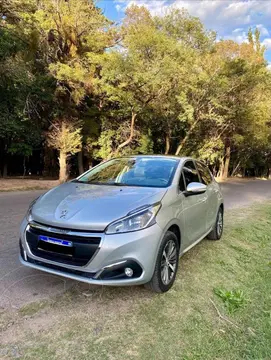 Peugeot 208 Feline 1.6 usado (2018) color Gris financiado en cuotas(anticipo $5.500.000 cuotas desde $200.000)