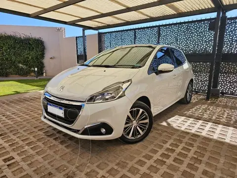 Peugeot 208 Active 1.6 usado (2019) color Blanco Banquise precio $6.000.000