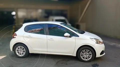 Peugeot 208 Allure 1.6 usado (2015) color Blanco precio $15.000.000