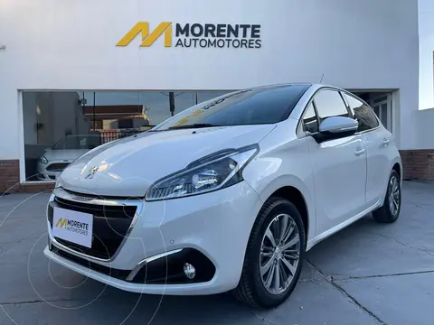 foto Peugeot 208 Feline 1.6 usado (2019) color Gris precio $13.890.000