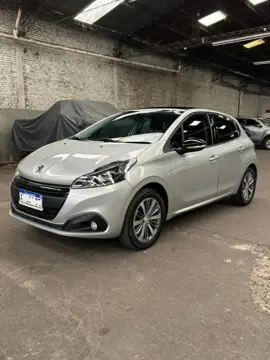 Peugeot 208 Feline 1.6 usado (2018) color Gris Aluminium financiado en cuotas(anticipo $6.800.000)