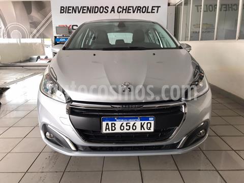 foto Peugeot 208 Feline 1.6 usado (2017) color Gris Claro precio $1.300.000