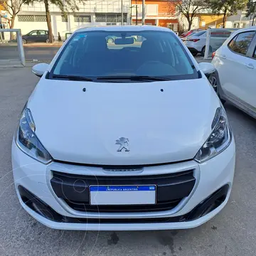 Peugeot 208 Active 1.6 usado (2018) color Blanco precio $3.150.000