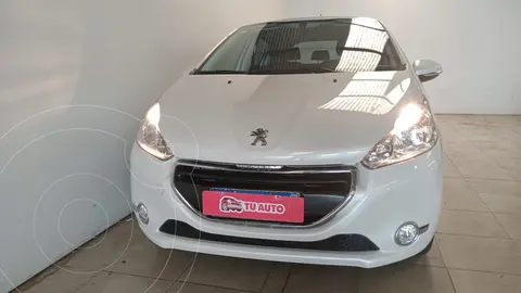 Peugeot 208 Allure 1.5 usado (2016) color Blanco financiado en cuotas(anticipo $2.700.600)