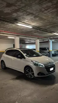 Peugeot 208 Feline 1.6 Aut usado (2018) color Blanco Banquise precio $5.500.000
