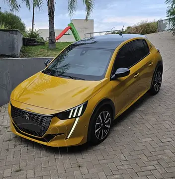 Peugeot 208 GT-Line usado (2021) color Amarillo financiado en cuotas(anticipo $6.000.000 cuotas desde $250.000)