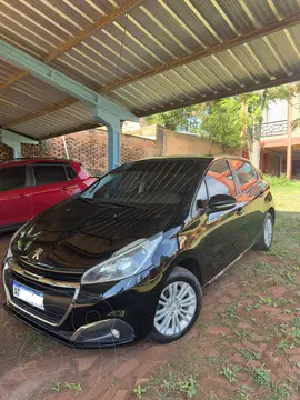 Peugeot 208 Allure 1.6 Aut NAV usado (2017) color Negro Perla precio $15.500.000