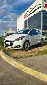 Peugeot 208 208 1.6 5P URBAN TECH usado (2019) color Blanco precio $17.000.000