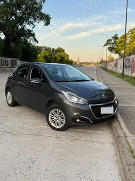 Peugeot 208 Allure 1.6 usado (2018) color Azul Bourrasque precio u$s14.000