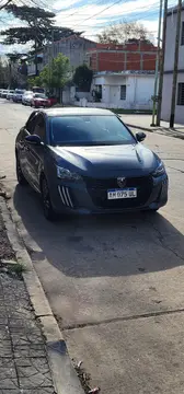 Peugeot 208 Allure Pack T200 usado (2025) color Gris precio $15.000.000