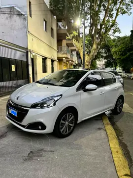 Peugeot 208 Feline 1.6 usado (2018) color Blanco Nacre financiado en cuotas(anticipo $3.000.000 cuotas desde $215.000)