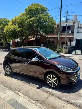 Peugeot 208 Allure 1.6 usado (2017) color Rouge Noir precio $18.000.000