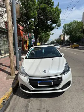 Peugeot 208 Active 1.5 usado (2017) color Blanco Nacre precio $1.212.121