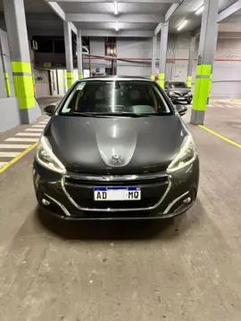 Peugeot 208 Feline 1.6 usado (2019) color Gris Aluminium financiado en cuotas(anticipo $7.500.000 cuotas desde $450.000)