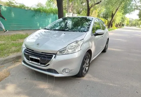 Peugeot 208 Allure 1.5 usado (2015) color Gris precio $13.500.000