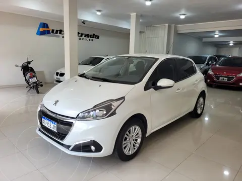 Peugeot 208 Allure 1.6 Tiptronic usado (2017) color Blanco precio $10.900.000