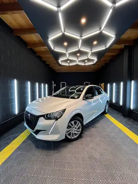Peugeot 208 Active 1.6 Pack usado (2024) color Blanco Nacarado precio $28.000.000
