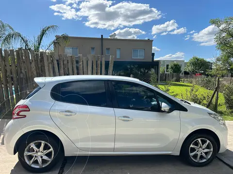 Peugeot 208 Allure 1.5 usado (2014) color Blanco financiado en cuotas(anticipo u$s10.500)