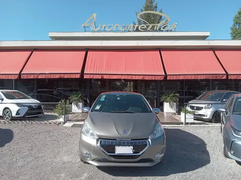 Peugeot 208 208 1.6 XY usado (2014) color Marron precio u$s13.000