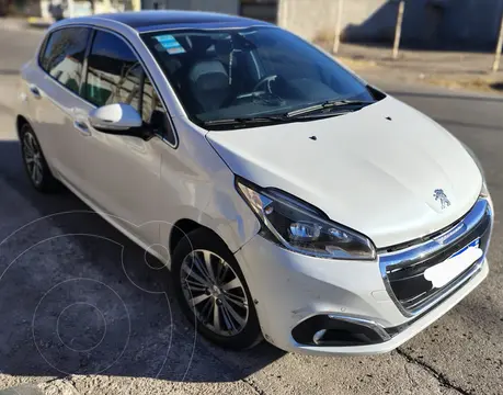 Peugeot 208 Feline 1.6 usado (2017) color Blanco precio $16.000.000