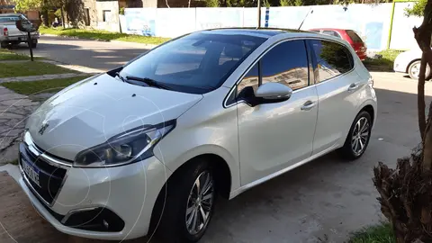 Peugeot 208 Feline 1.6 Pack Cuir usado (2016) color Blanco precio $14.000.000