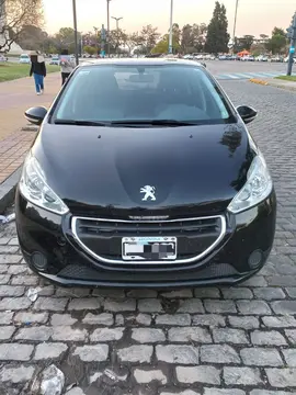 Peugeot 208 Active 1.5 usado (2013) color Negro precio $10.800.000