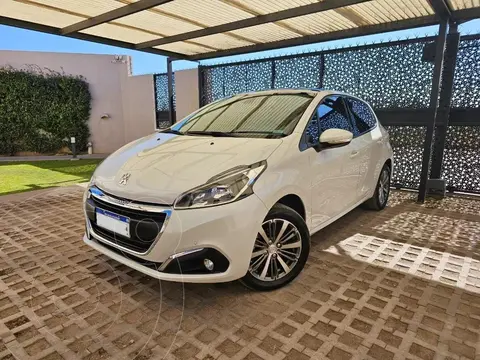 Peugeot 208 Feline 1.6 usado (2019) color Blanco precio $7.000.000