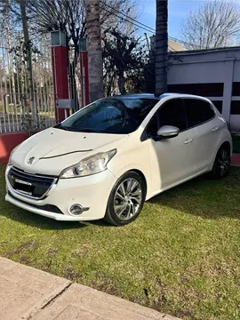 Peugeot 208 Active 1.6 usado (2019) color Blanco financiado en cuotas(anticipo $6.100.000 cuotas desde $230.000)