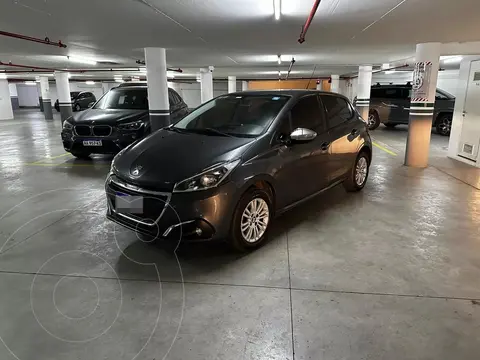 Peugeot 208 Allure 1.6 usado (2018) color Gris financiado en cuotas(anticipo $6.800.000 cuotas desde $290.000)