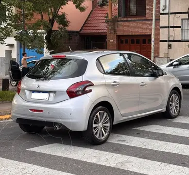 Peugeot 208 Allure 1.6 usado (2017) color Gris financiado en cuotas(anticipo $8.000.000 cuotas desde $330.000)