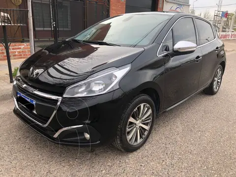 Peugeot 208 Feline 1.6 usado (2018) color Negro precio $6.500.000