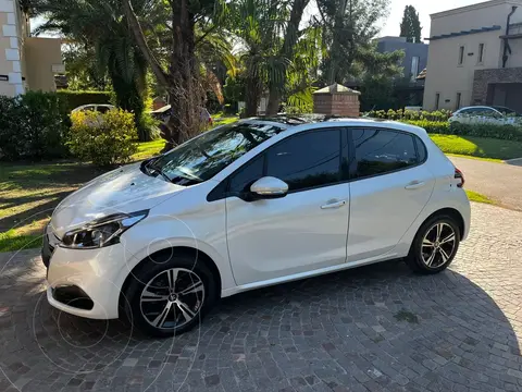 Peugeot 208 Feline 1.6 usado (2019) color Blanco Banquise precio $8.000.000