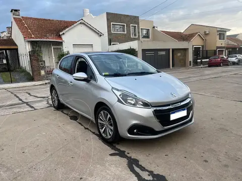 Peugeot 208 Feline 1.6 Aut usado (2018) color Plata precio $8.000.000