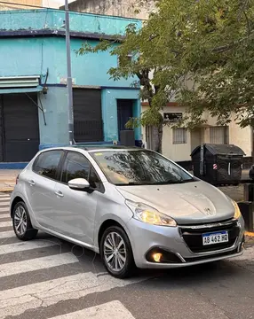 Peugeot 208 Allure 1.6 usado (2017) color Plata financiado en cuotas(anticipo $17.000.000 cuotas desde $350.000)