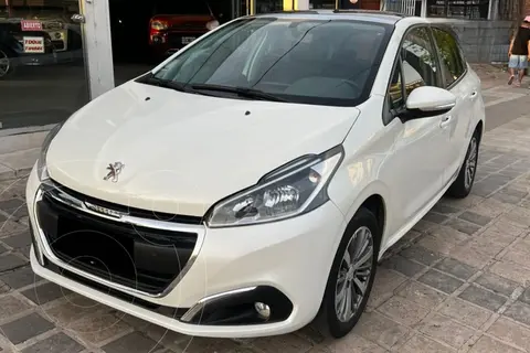 Peugeot 208 Allure 1.6 usado (2016) color Blanco precio $16.500.000