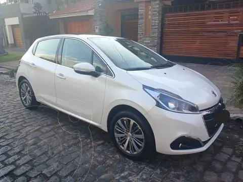 Peugeot 208 Allure 1.6 Tiptronic usado (2022) color Blanco Nacarado precio $19.200.000