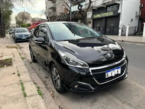 Peugeot 208 Feline 1.6 usado (2019) color Negro Perla financiado en cuotas(anticipo $5.500.000)