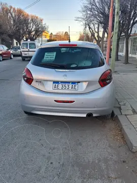 Peugeot 208 Feline 1.6 Tiptronic usado (2020) color Gris precio $23.000.000