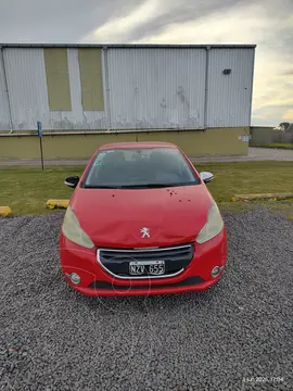 Peugeot 208 Allure 1.5 NAV usado (2014) color Rojo precio $10.500.000